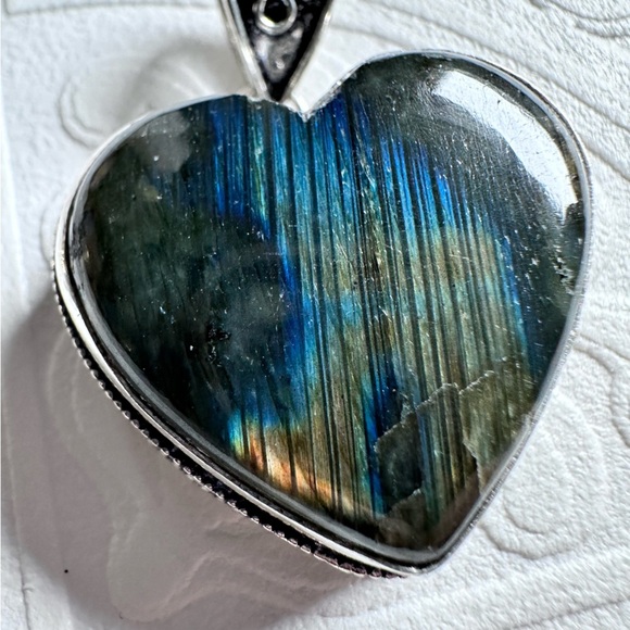 Lustrous Labradorite Heart Pendant Necklace with Iridescent Natural Stone 1904 G - Picture 1 of 13